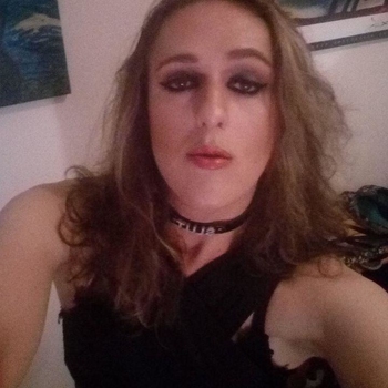29 jarige shemale uit Luik zoekt contact. Bezoek de chat en benader lenamale voor een date!