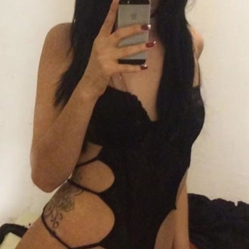 32 jarige shemale uit Limburg zoekt contact. Bezoek de chat en benader DreamComeTrue voor een date!