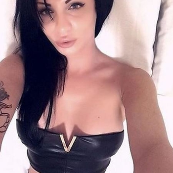 35 jarige shemale uit Groningen zoekt contact. Bezoek de chat en benader Tvanessa voor een date!
