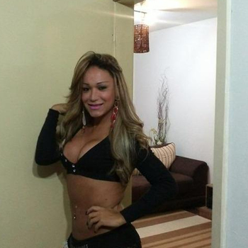 30 jarige shemale uit Antwerpen zoekt contact. Bezoek de chat en benader Sarah25 voor een date!